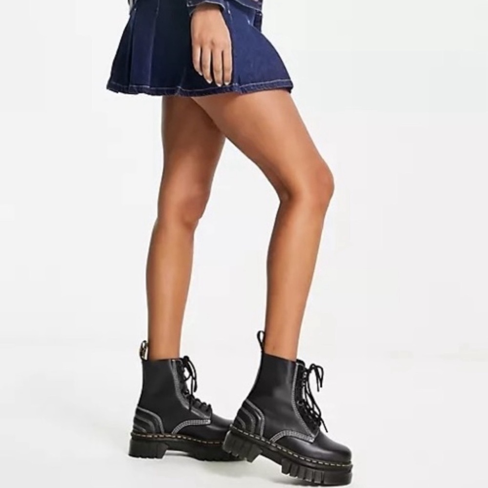 Dr. Martens Women’s SZ.7 Audrick 8I Quilted Boots‎ White Stitch Black